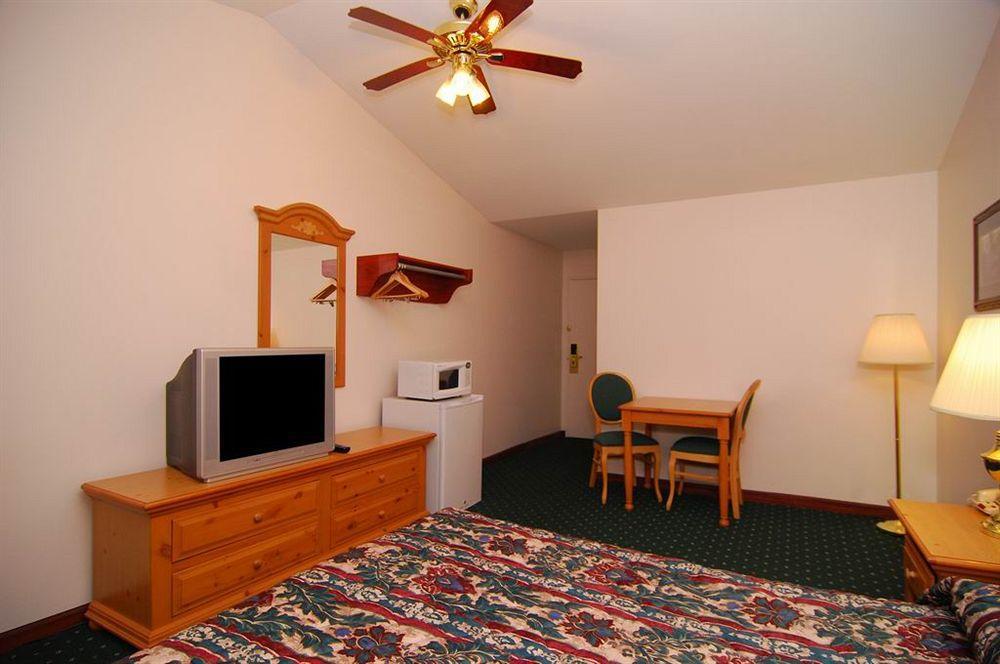 Econo Lodge Inn & Suites Eau Claire Exterior foto